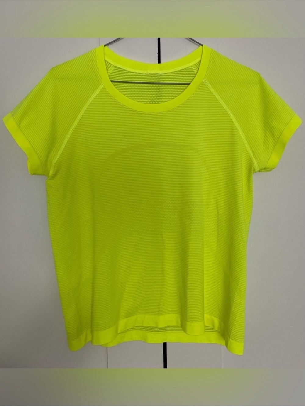 Lululemon Swiftly Tech Short Sleeve 2.0 Race Length Size 10 Highlight Yellow